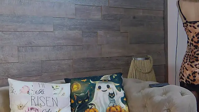 Snapshot of SiennaShapiro chatting on 10.24.25 SiennaShapiro online show from 10.24.25