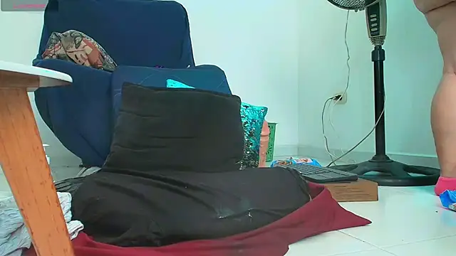 abigail curvy online show from 03.17.25