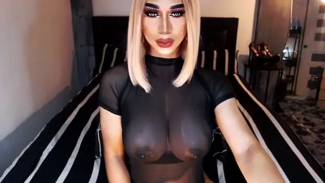 Snapshot of MassiveCockxMistress chatting on 11.01.25 MassiveCockxMistress online show from 11.01.25