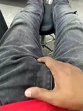 Snapshot of Theplesure007 chatting on 02.24.25 Theplesure007 online show from 02.24.25