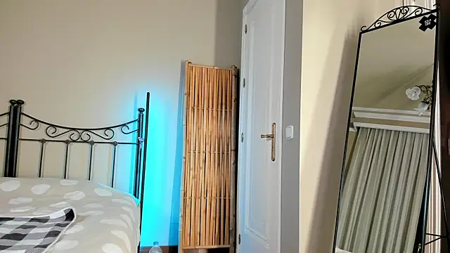 Snapshot of mazekyn chatting on 01.17.25 mazekyn online show from 01.17.25