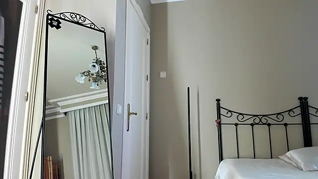 Snapshot of mazekyn chatting on 01.30.25 mazekyn online show from 01.30.25