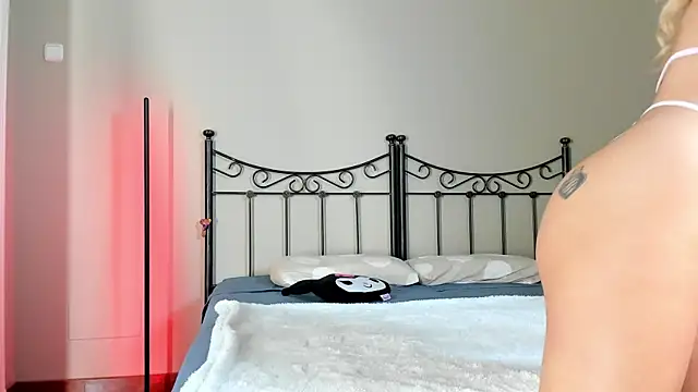 Snapshot of mazekyn chatting on 02.22.25 mazekyn online show from 02.22.25