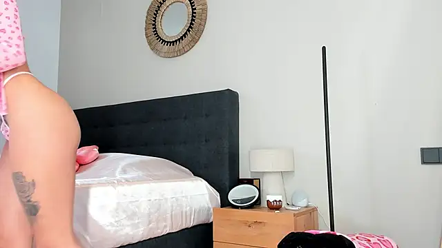 Snapshot of mazekyn chatting on 03.18.25 mazekyn online show from 03.18.25