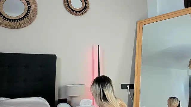 Snapshot of mazekyn chatting on 03.19.25 mazekyn online show from 03.19.25