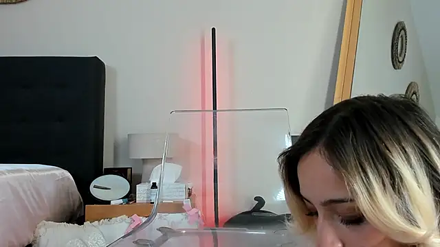 Snapshot of mazekyn chatting on 03.20.25 mazekyn online show from 03.20.25