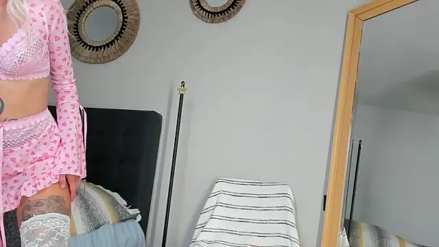 Snapshot of mazekyn chatting on 09.19.25 mazekyn online show from 09.19.25