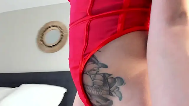 Snapshot of mazekyn chatting on 10.10.25 mazekyn online show from 10.10.25