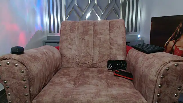 beautifulunna  online show from 02.15.25