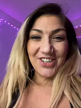 Snapshot of LittleMissEeve chatting on 03.08.25 LittleMissEeve online show from 03.08.25