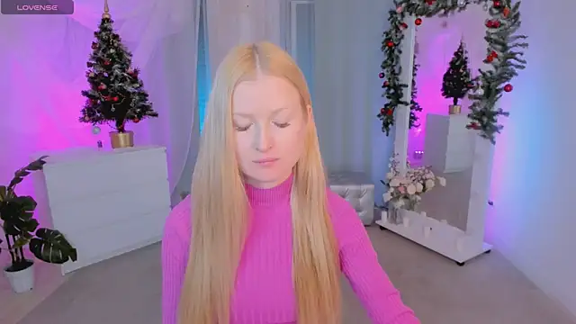 Snapshot of Laly_Peach chatting on 12.28.24 Laly Peach online show from 12.28.24