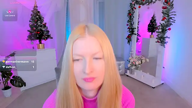 Snapshot of Laly_Peach chatting on 12.28.24 Laly Peach online show from 12.28.24