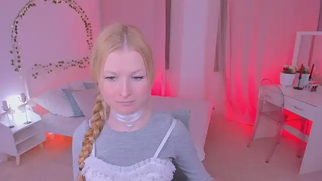 Snapshot of Laly_Peach chatting on 02.06.25 Laly Peach online show from 02.06.25