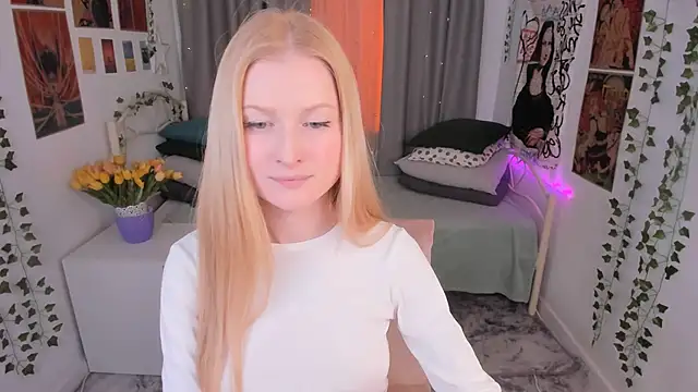 Snapshot of Laly_Peach chatting on 02.23.25 Laly Peach online show from 02.23.25