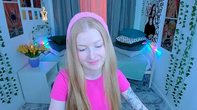 Snapshot of Laly_Peach chatting on 03.01.25 Laly Peach online show from 03.01.25