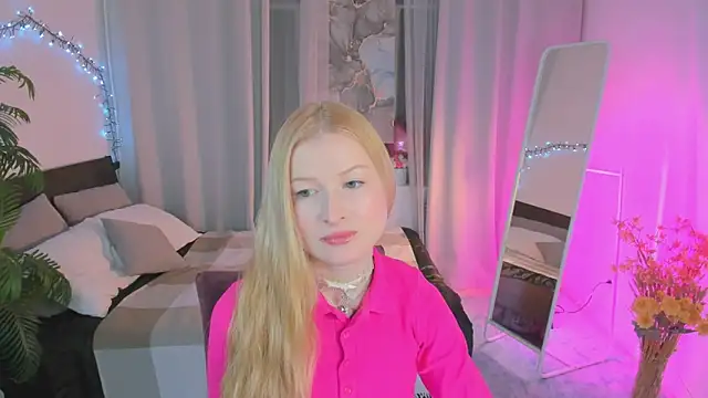 Snapshot of Laly_Peach chatting on 03.15.25 Laly Peach online show from 03.15.25