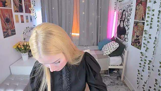 Snapshot of Laly_Peach chatting on 11.09.25 Laly Peach online show from 11.09.25