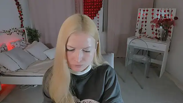 Laly Peach online show from 02.17.26