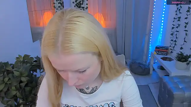 Snapshot of Laly_Peach chatting on 06.03.26 Laly Peach online show from 06.03.26