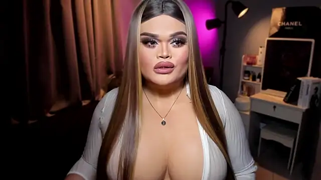 Snapshot of KarolinaThompson chatting on 12.01.24 KarolinaThompson online show from 12.01.24