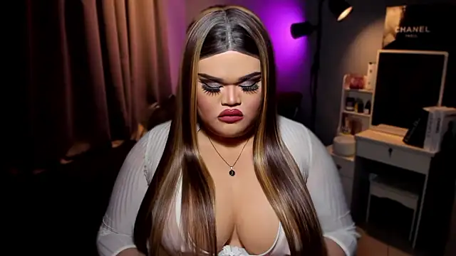 Snapshot of KarolinaThompson chatting on 12.01.24 KarolinaThompson online show from 12.01.24