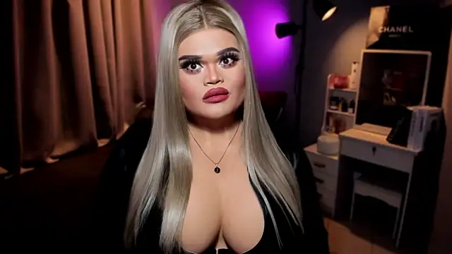 Snapshot of KarolinaThompson chatting on 12.01.24 KarolinaThompson online show from 12.01.24