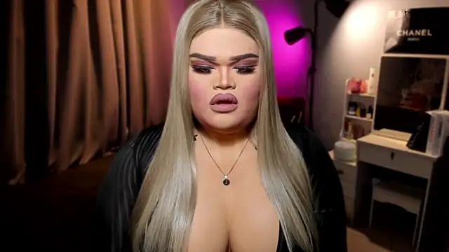 Snapshot of KarolinaThompson chatting on 12.03.24 KarolinaThompson online show from 12.03.24