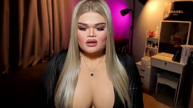 Snapshot of KarolinaThompson chatting on 12.04.24 KarolinaThompson online show from 12.04.24