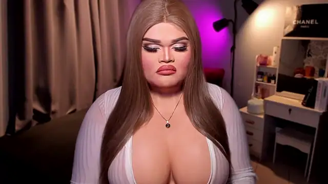 Snapshot of KarolinaThompson chatting on 12.07.24 KarolinaThompson online show from 12.07.24