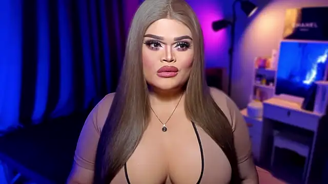 Snapshot of KarolinaThompson chatting on 12.08.24 KarolinaThompson online show from 12.08.24