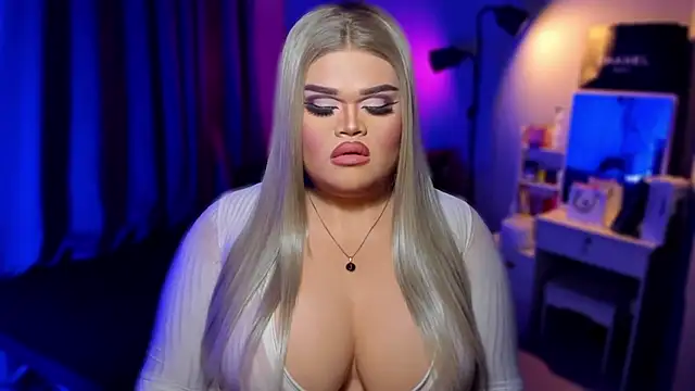 Snapshot of KarolinaThompson chatting on 12.13.24 KarolinaThompson online show from 12.13.24