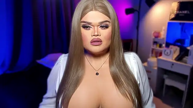 Snapshot of KarolinaThompson chatting on 12.21.24 KarolinaThompson online show from 12.21.24