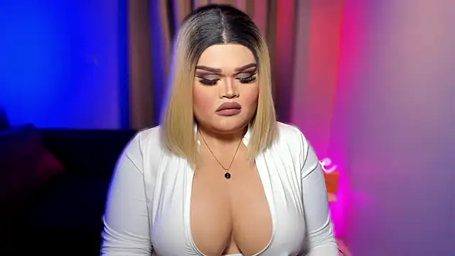 Snapshot of KarolinaThompson chatting on 03.05.25 KarolinaThompson online show from 03.05.25