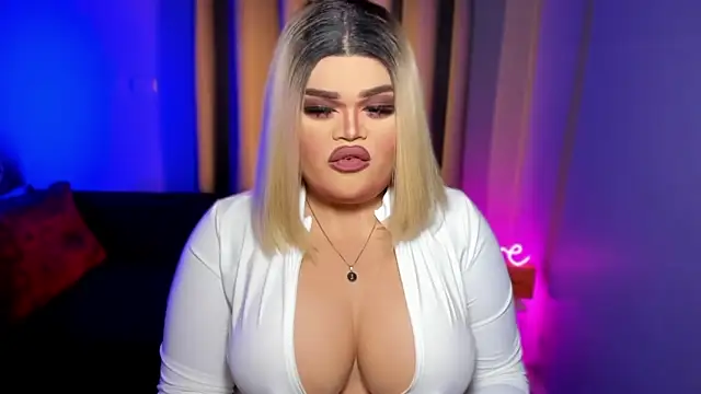 Snapshot of KarolinaThompson chatting on 03.17.25 KarolinaThompson online show from 03.17.25