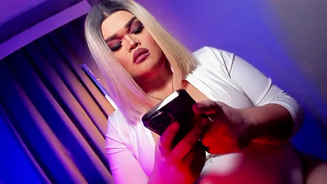 Snapshot of KarolinaThompson chatting on 03.18.25 KarolinaThompson online show from 03.18.25