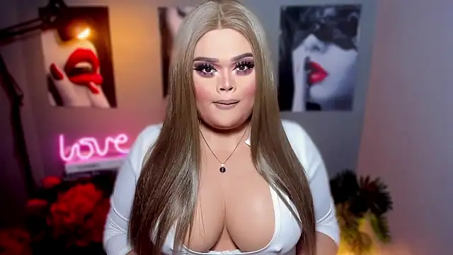 Snapshot of KarolinaThompson chatting on 10.11.25 KarolinaThompson online show from 10.11.25