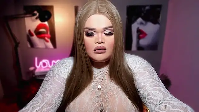 Snapshot of KarolinaThompson chatting on 10.21.25 KarolinaThompson online show from 10.21.25