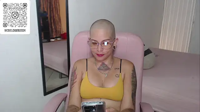 moon cat85 online show from 02.20.25