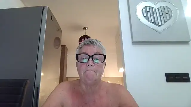 GrannyChrissy68 online show from 10.01.25