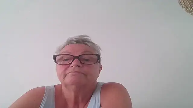 GrannyChrissy68 online show from 10.06.25