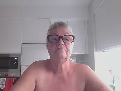 GrannyChrissy68 online show from 10.11.25