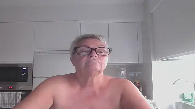 GrannyChrissy68 online show from 10.15.25