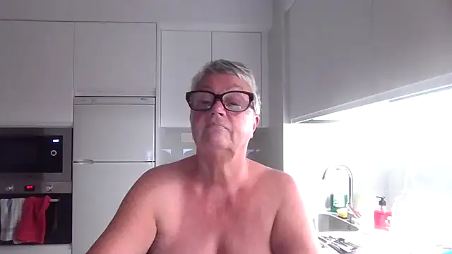 GrannyChrissy68 online show from 10.16.25