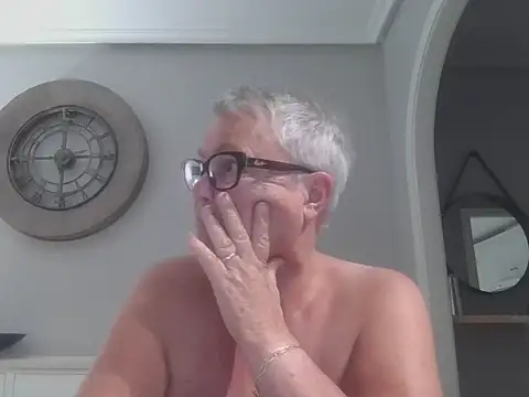 GrannyChrissy68 online show from 10.28.25