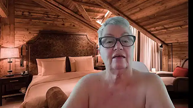 GrannyChrissy68 online show from 12.14.25