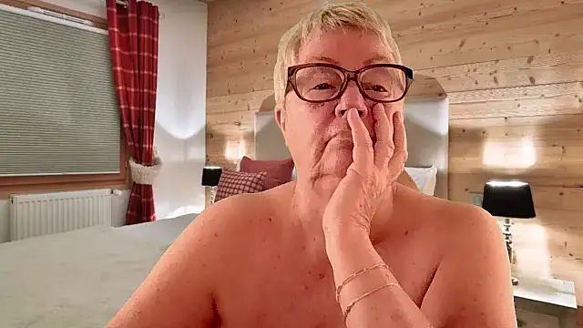 Snapshot of GrannyChrissy68 chatting on 04.01.26 GrannyChrissy68 online show from 04.01.26