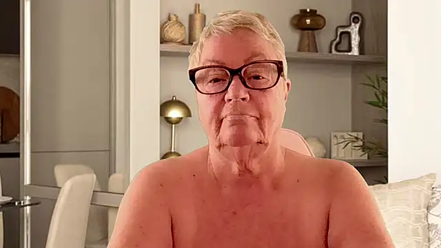Snapshot of GrannyChrissy68 chatting on 04.10.26 GrannyChrissy68 online show from 04.10.26