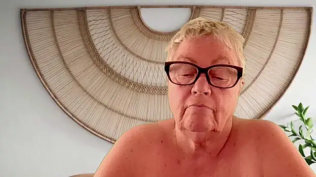 Snapshot of GrannyChrissy68 chatting on 04.13.26 GrannyChrissy68 online show from 04.13.26