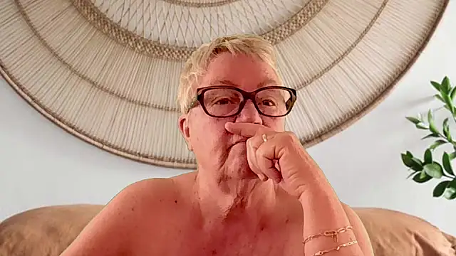 Snapshot of GrannyChrissy68 chatting on 04.16.26 GrannyChrissy68 online show from 04.16.26