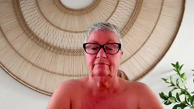 GrannyChrissy68 online show from 05.15.26